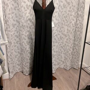 🌼Windsor NWT dressy maxi dress w strappy back and zipper. One slit to th…